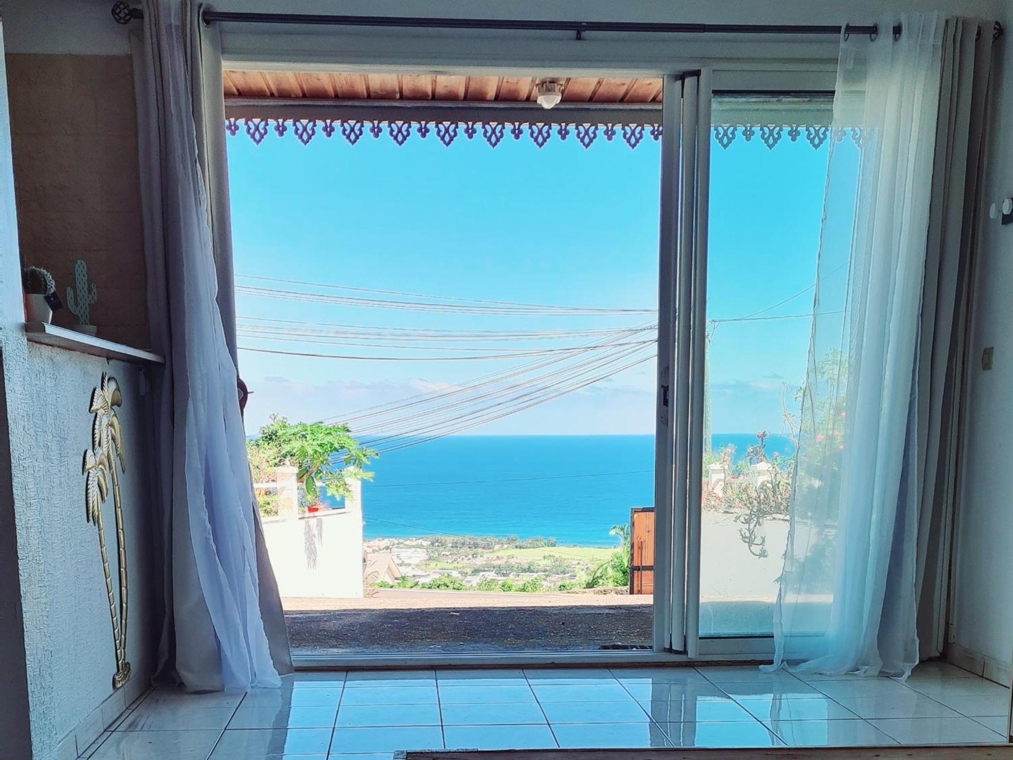 Le Cocon De Madana Apartman Saint-Joseph Kültér fotó